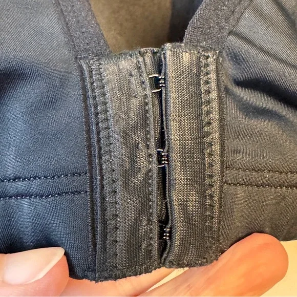 Livi Active High Impact Molded Underwire Sports Bra 44 C Black multi color - Picture 9 of 9